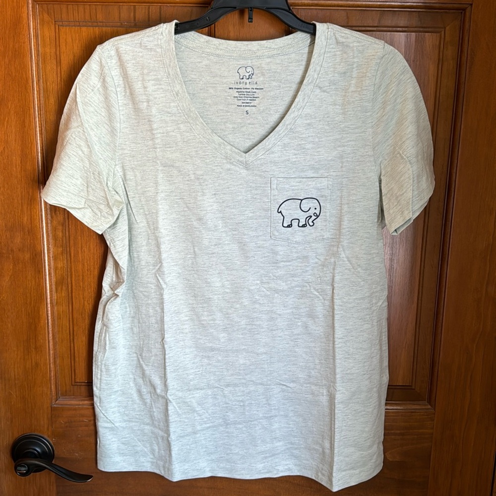 Ivory Ella V-neck Short-sleeve T-shirt